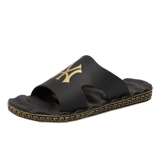 Men wear fashionable brand outdoors in summer, anti-slip and wear-resistant sandals for home use soft sole massage sports beach sandals