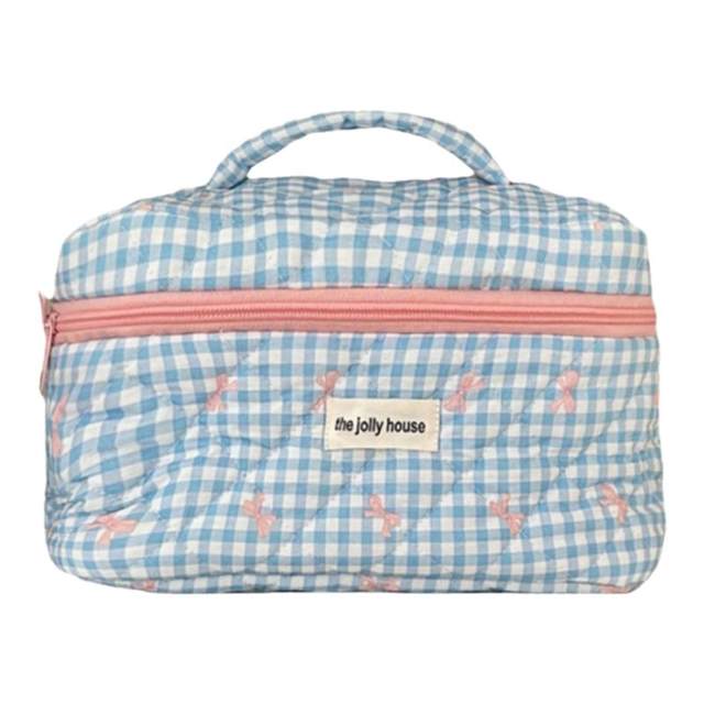 Large capacity hand-held girl's heart cosmetic storage bag