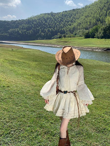 新疆草原大西北旅游穿搭氛围感灯笼袖刺绣连衣裙女夏季海边度假裙