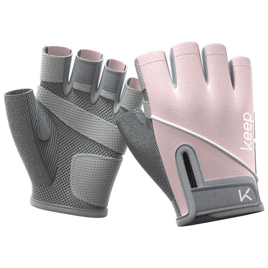 Mantenga los guantes de fitness antideslizantes para entrenamiento de fuerza y levantamiento de hierro.