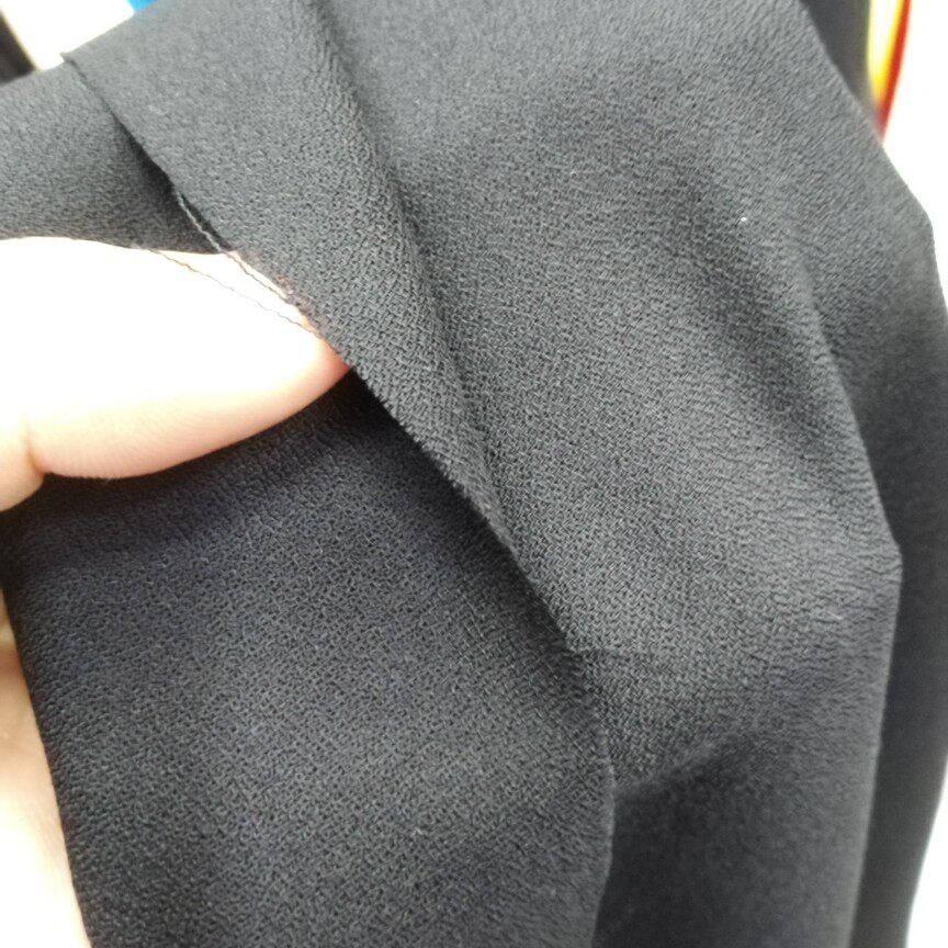 ผ้าฝ้ายไหมเนื้อหนา ทอลายทแยง สีดำลวดลายเข้ม ขนาด 1.0 เมตร ไม่ใช่ผ้าฝ้ายสังเคราะห์ ผ้าเรยอน หรือผ้าลินิน มีลวดลายผิวสัมผัส เหมาะสำหรับชุดไทชิ