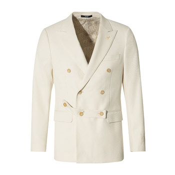 Wu lei’s milky white double-breasted rare suit