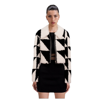 (Same style as Zhao Liying) self-portrait early spring black and white plaid short fur coat