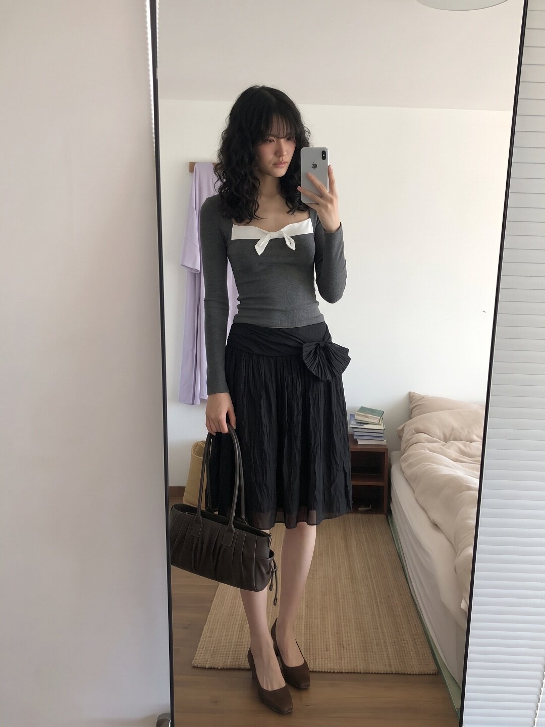 Pure and alluring style, bow-tie square neck slim-fit long-sleeved top with pleated skirt, new autumn style for women, gentle and youthful outfit.