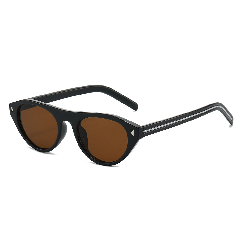 Cat-Eye Studded Sunglasses For Men - Sleek Black Frame With Gray Gradient Lenses_voghion.com