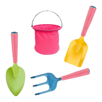 Children go to the sea set girl powder tool bucket dig clams at the seaside male and female babies go to the sea play with soil and dig tools