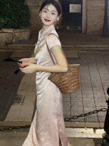 新中式国风粉色改良旗袍女夏2026气质日常可穿素雅度假绝美连衣裙