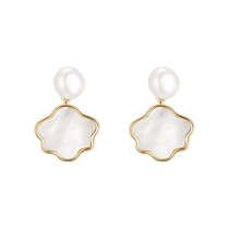 (Self-operated) daisy beauty mother-of-pearl freshwater pearl earrings womens S925 tremella needle niche earrings