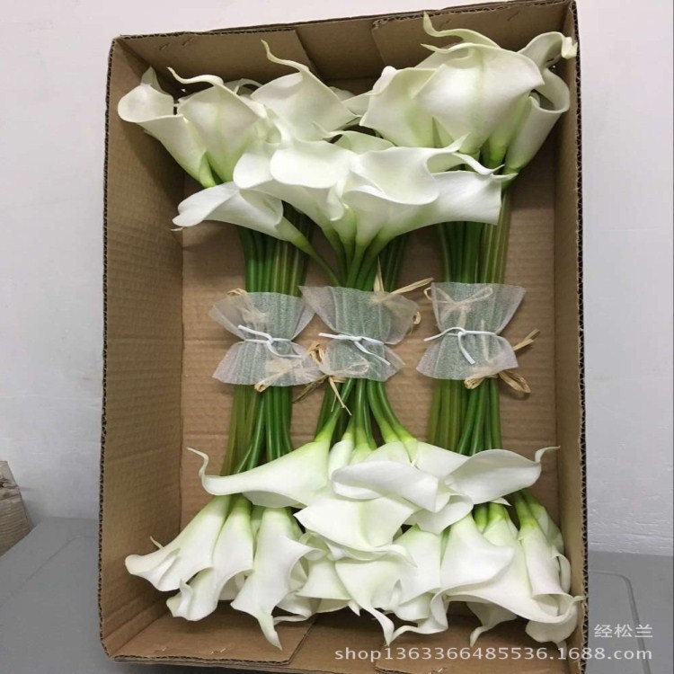 ดอกคาลาประดิษฐ์เนื้อสัมผัส PU สำหรับตกแต่งห้องนั่งเล่น ของตกแต่งบ้าน และช่อดอกไม้เจ้าสาว เพื่อเสริมบรรยากาศให้สวยงาม