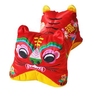 婴儿满月老虎手工小布玩偶宝宝刺绣老虎枕百天周岁玩具民间工艺品