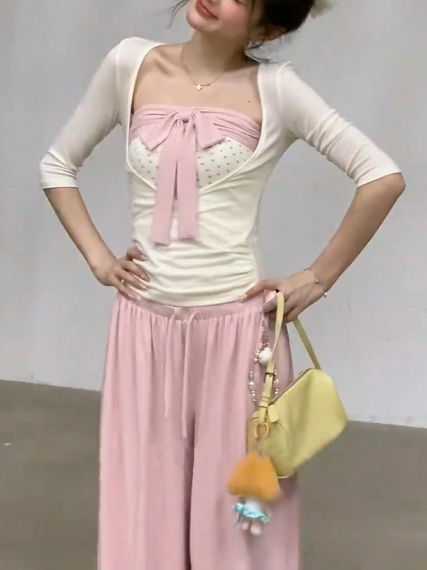This stunning two-piece women's set is a must-have for autumn 2026! It's incredibly beautiful, youthful, and a super trendy outfit.