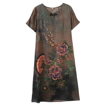 Middle-aged and elderly mothers in summer silk mulberry silk dress