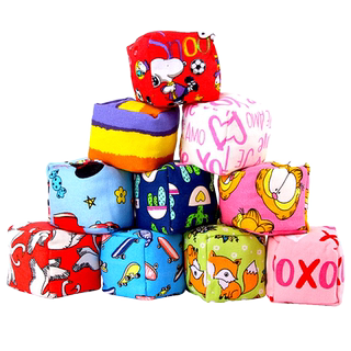 Мешки с песком дети бросают мешки с песком ученики начальной школы мяч веревка труба