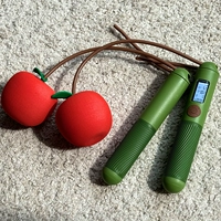 【B】Яблоко 𬞟фруктовая скакалка (ручка + пара шариков)