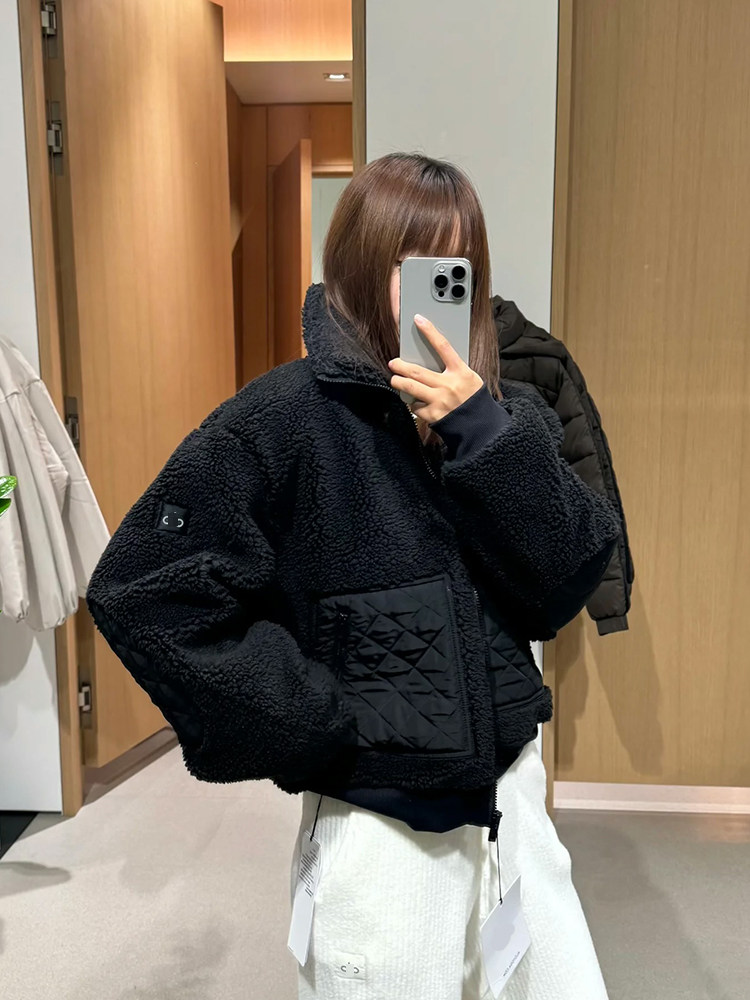 เสื้อแจ็กเก็ตผ้าขนแกะ ดีไซน์แผ่นปะ คอตั้ง อบอุ่น สำหรับผู้หญิง ทรงหลวม สไตล์เฉพาะตัว เหมาะสำหรับสวมใส่เป็นเสื้อแจ็กเก็ตชั้นนอกแบบลำลอง