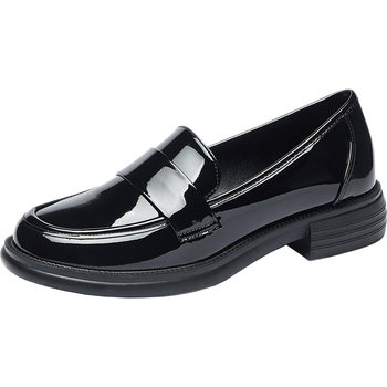 Patent leather loafers, comfortable and versatile shoes that won’t tire your feet