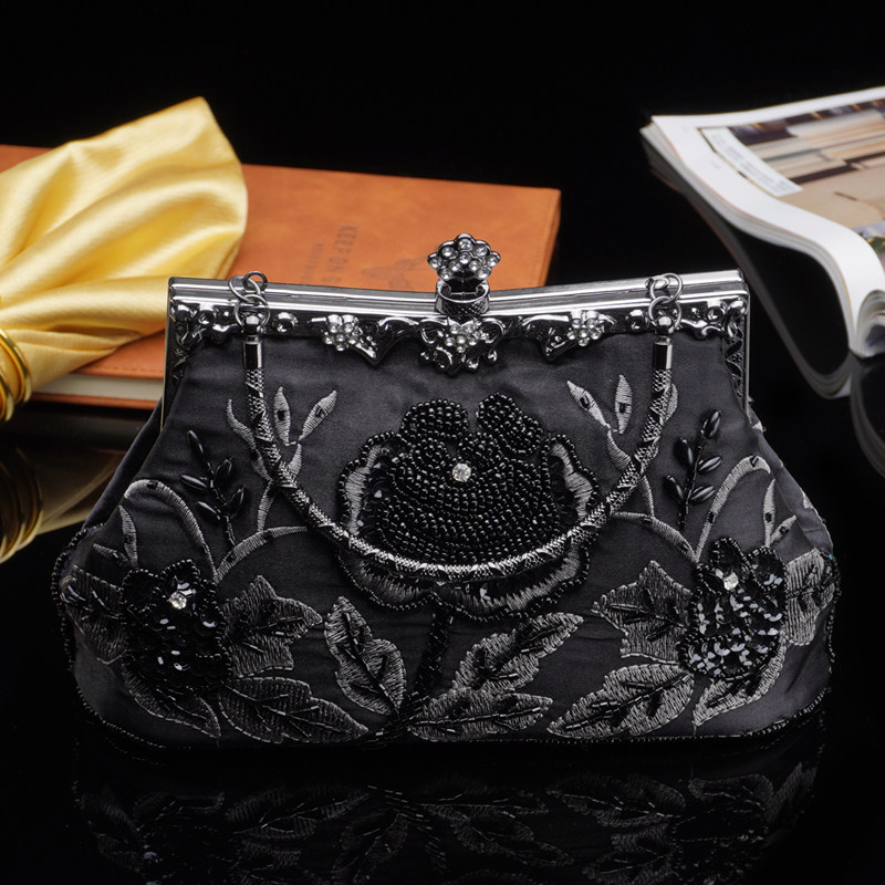 Vintage beaded handbag for women, perfect for pairing with cheongsams, Chinese-style evening gowns, or Republic-era style small bags.