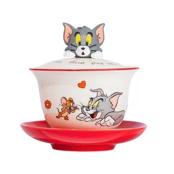 Cat and mouse jointly created tea cup