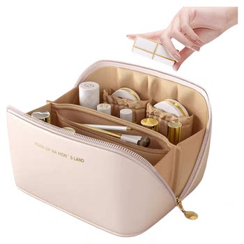 Portable cosmetic storage bag for traveling