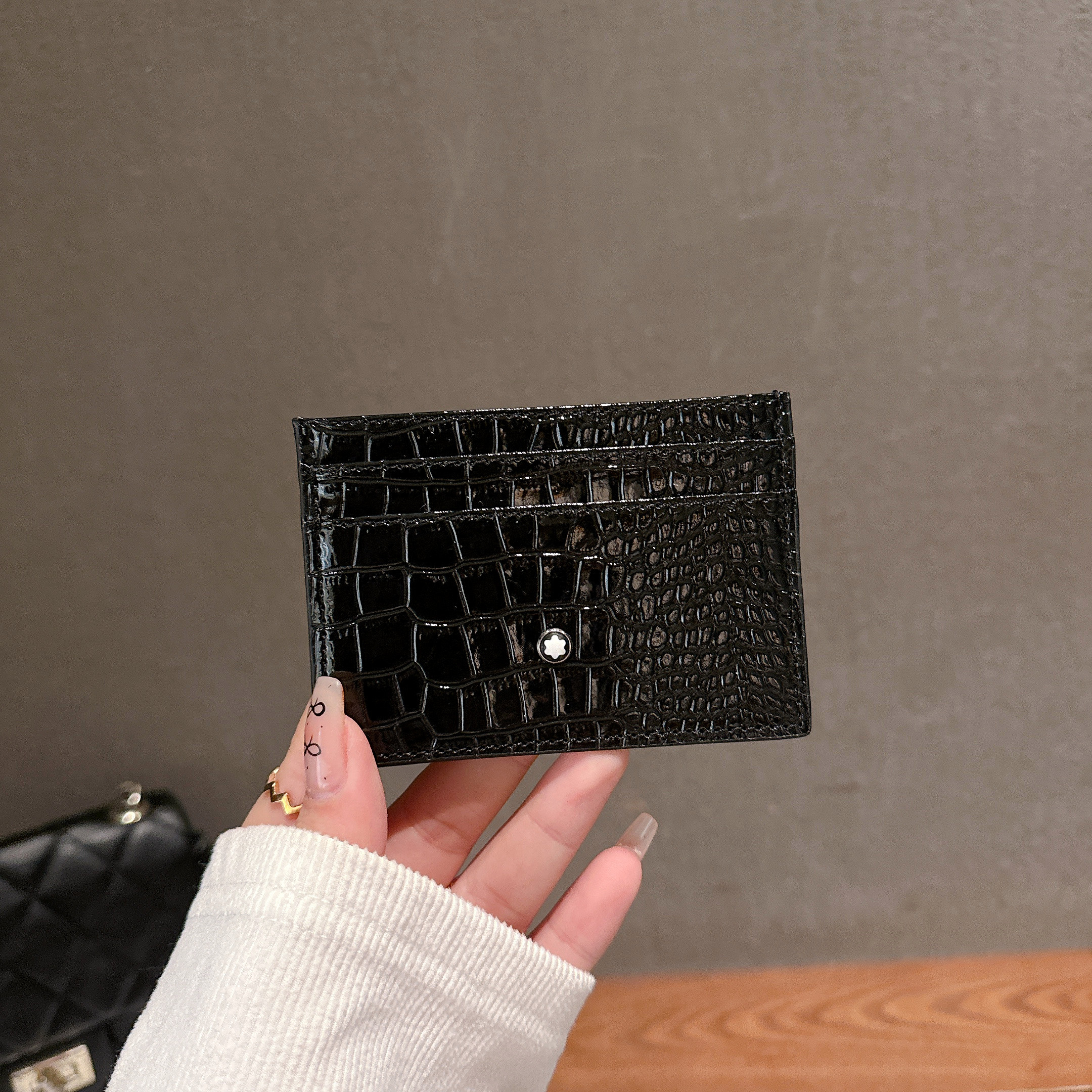 High-end black leather card holder, document organizer, personalized multi-card slots, ultra-thin and compact, suitable for men and women.
