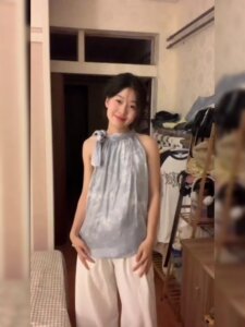 蝴蝶结系带挂脖上衣夏季小个子无袖宽松独特别致露肩缎面背心吊带