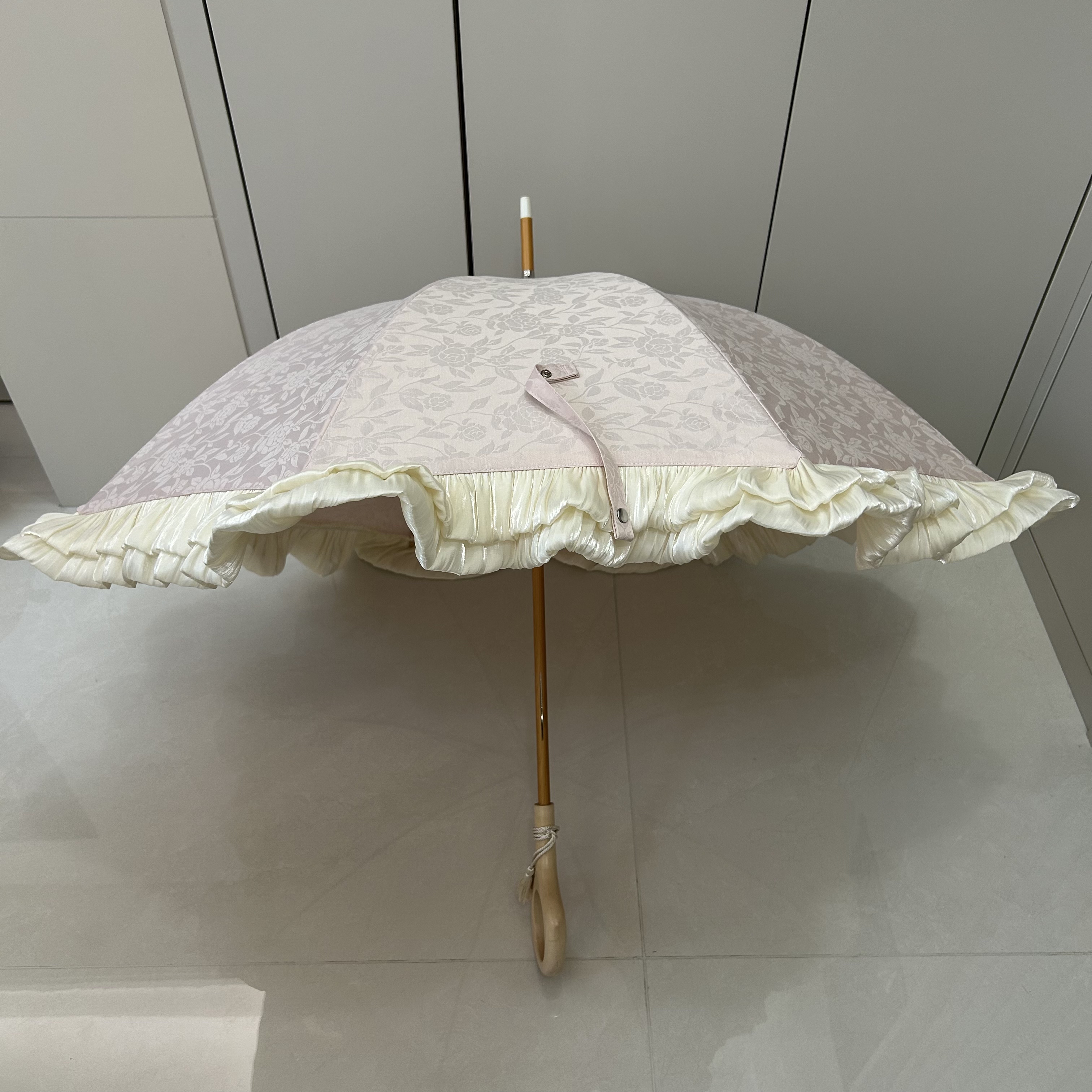 Exported to Japan: Pink Lolita cotton burnout sunscreen umbrella, dual-use for both sunny and rainy days, long-handled, manual wooden round umbrella