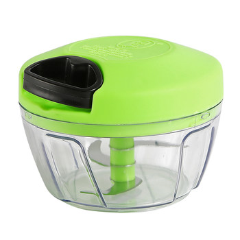 Chen wanwan's manual grinder makes shrimps and fish bait