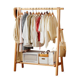 Perchero de pie para dormitorio de madera maciza, materiales sencillos y atrevidos