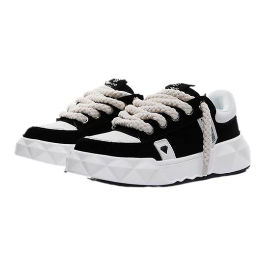 DIAMONDDESTINY casual sneakers are versatile and increase height