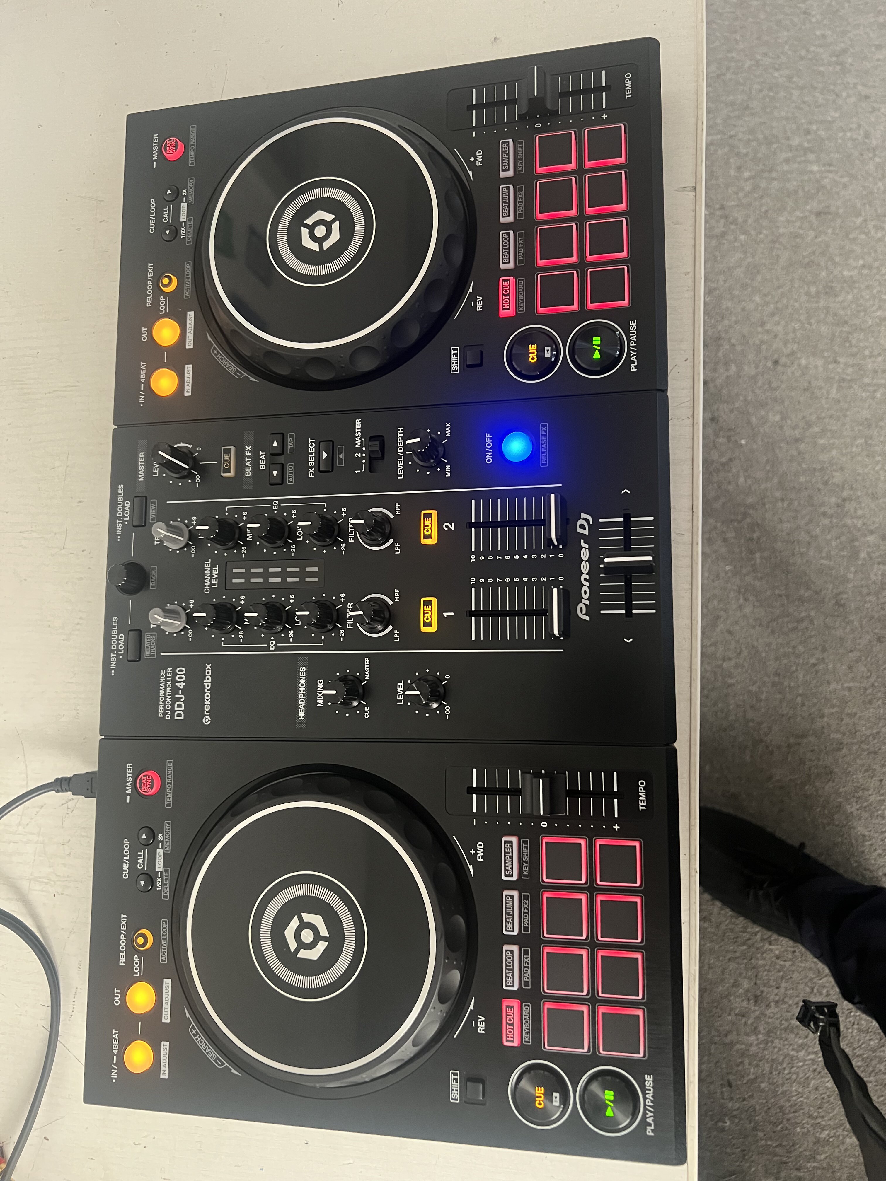 Second hand 9 new or above Pioneer DDJ-400 in stock, with a 6-month warranty and immediate delivery