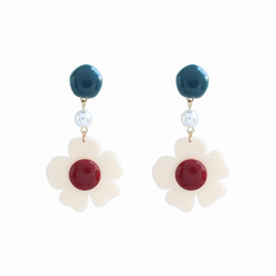 Retro contrasting color flower earrings Japanese niche Hong Kong style lazy French earrings ins earrings without pierced ear clips for women