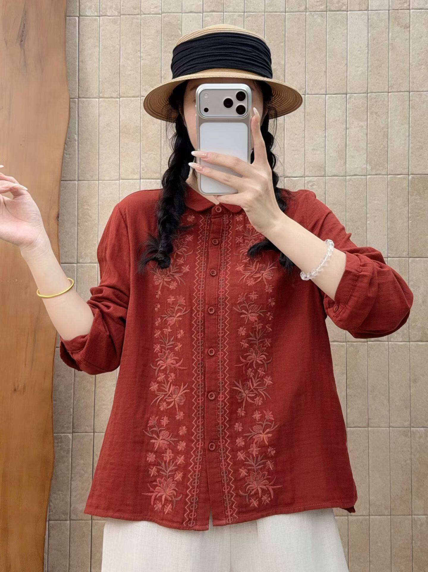 เสื้อเชิ้ตปักลายปกพับสง่างามสำหรับสตรี แขนยาว กระดุมหน้าเดียว สีพื้น เสื้อผ้าฝ้ายสวมใส่สบาย รุ่นใหม่ฤดูใบไม้ร่วงปี 2025 สไตล์อาร์ต