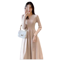 Maternity wear 2024 new autumn and winter knitted dress womens French temperament slim and high-end long skirt to wear during pregnancy