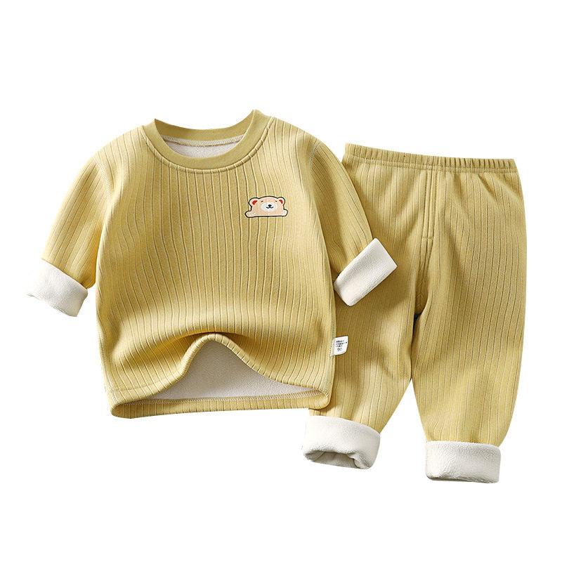 Counter quality supports trying on children's thermal underwear
