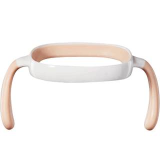 Installation von strohhalmgriffen für quadratisches milchflaschenzubehör