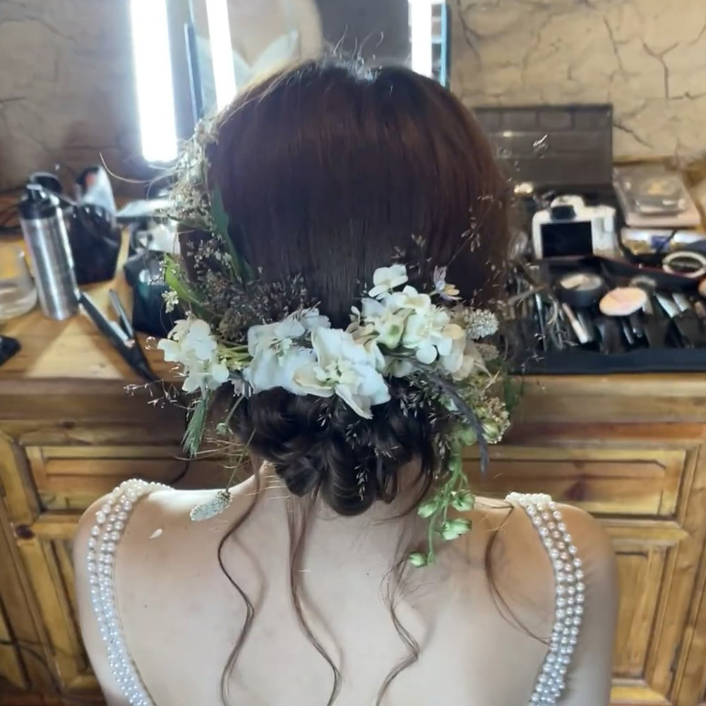 Forest-themed floral bridal headpiece, retro and ethereal wedding dress styling, makeup, outdoor photo studio sample photos, hair clips