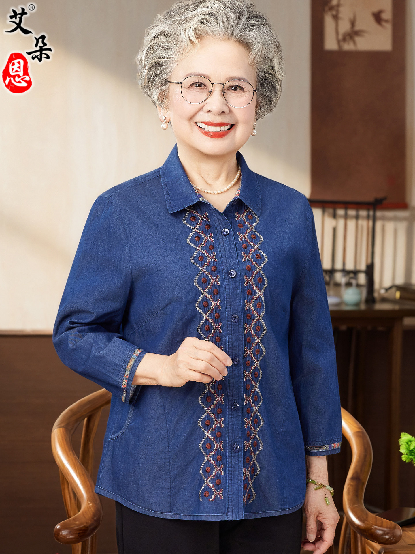 เสื้อผ้าสำหรับสตรีวัยกลางคนและผู้สูงอายุ เสื้อเชิ้ตผ้าฝ้าย 100% เสื้อแขนสามส่วน สำหรับคุณยาย สไตล์ฤดูใบไม้ผลิและฤดูร้อน ผ้าฝ้ายแท้ แบบใหม่ปี 2026