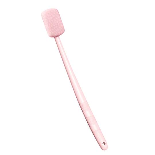 A powerful bathing tool with a long handle and a back rub that doesn’t ask for help.