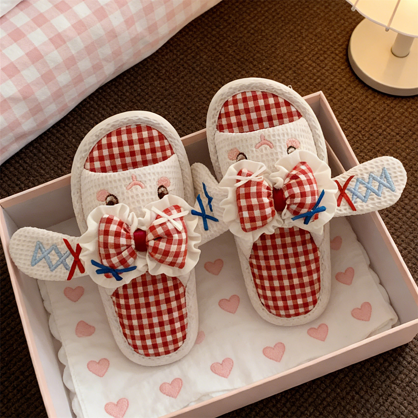 Cute, non-slip slippers for women, suitable for all seasons, featuring a delicate stripe design and a bunny bow.