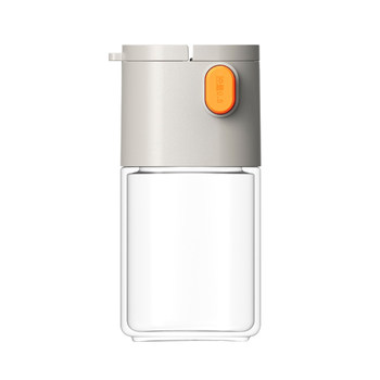 The salt shaker can be sprinkled and poured, sealed and moisture-proof