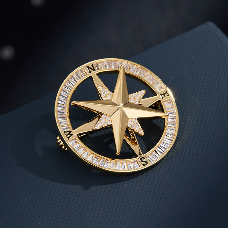Lucky Charm Rotating Compass Brooch for Men and Women, Micro-Inlaid High-End Compass Corsage, Fashionable and Luxurious New Style