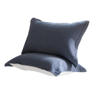 A pair of anti-slip and anti-shedding pure cotton pillow covers