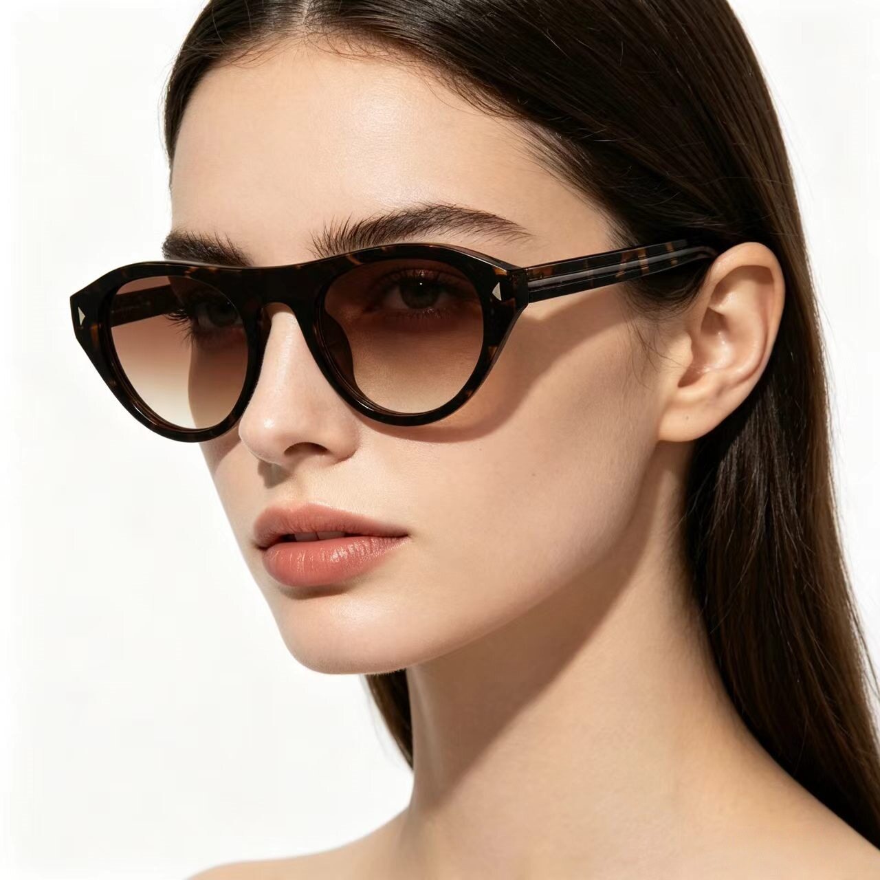 Cat-Eye Studded Sunglasses For Men - Sleek Black Frame With Gray Gradient Lenses_voghion.com