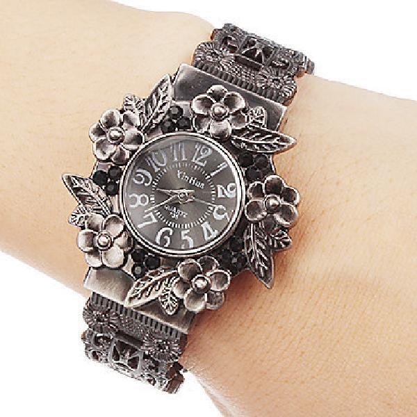 Xinhua New Women's Retro Engraved Bracelet Watch, Women's Quartz Watch, Creative Women's Watch