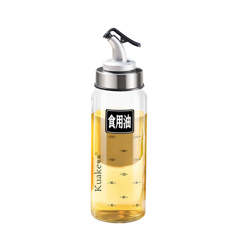Household oil bottle does not drip or hang