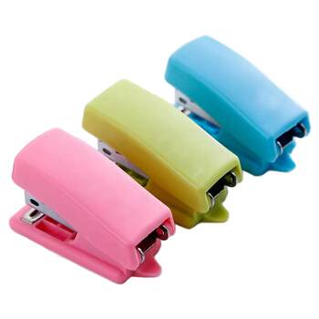 Student mini office stapler without jamming and simple