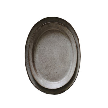 He made elliptical plate and pottery
