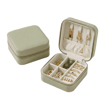 Casseg jewelry storage box is portable when going out