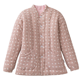 Handmade lady middle-aged mother wearing cotton clothes in close-fitting Handmade lady middle-aged mother wearing cotton clothes in close-fitting