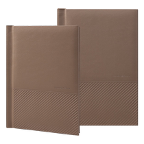 Exquisite photo albums are customized finely edited photos are included in the album and wedding photos are printed and customized.